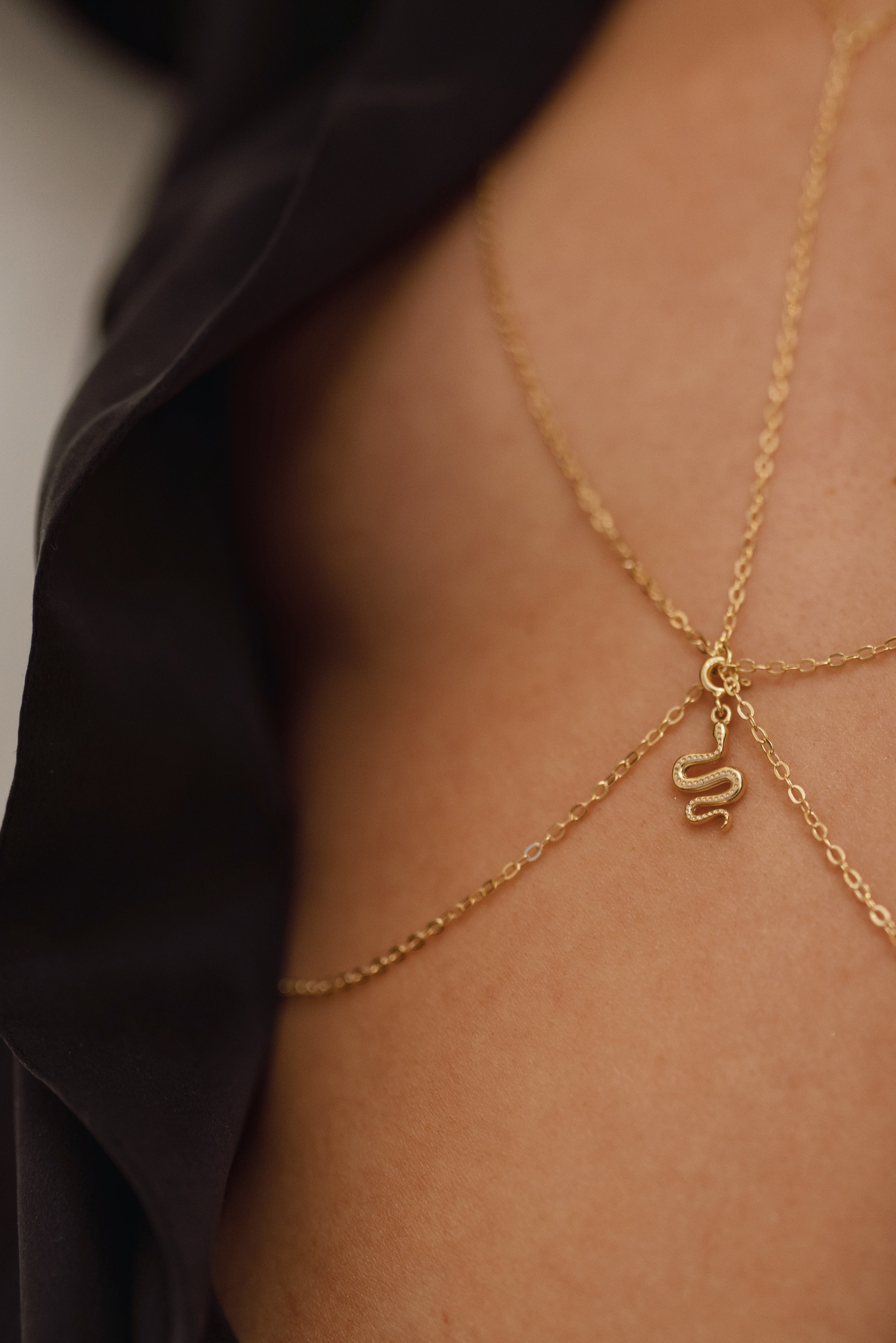 Lota body chain, side profile of the harness silhouette