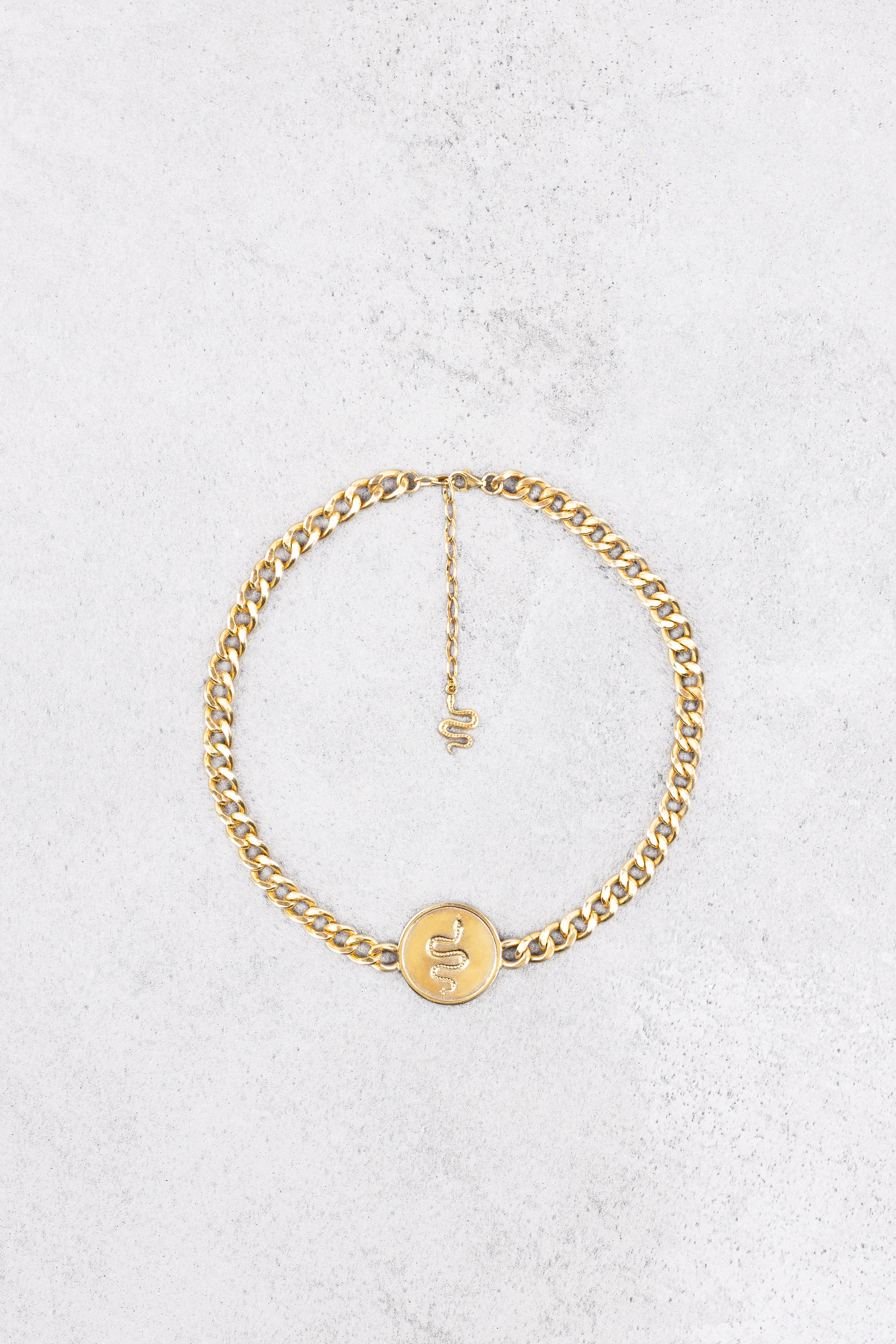Oray choker, flat lay product photo
