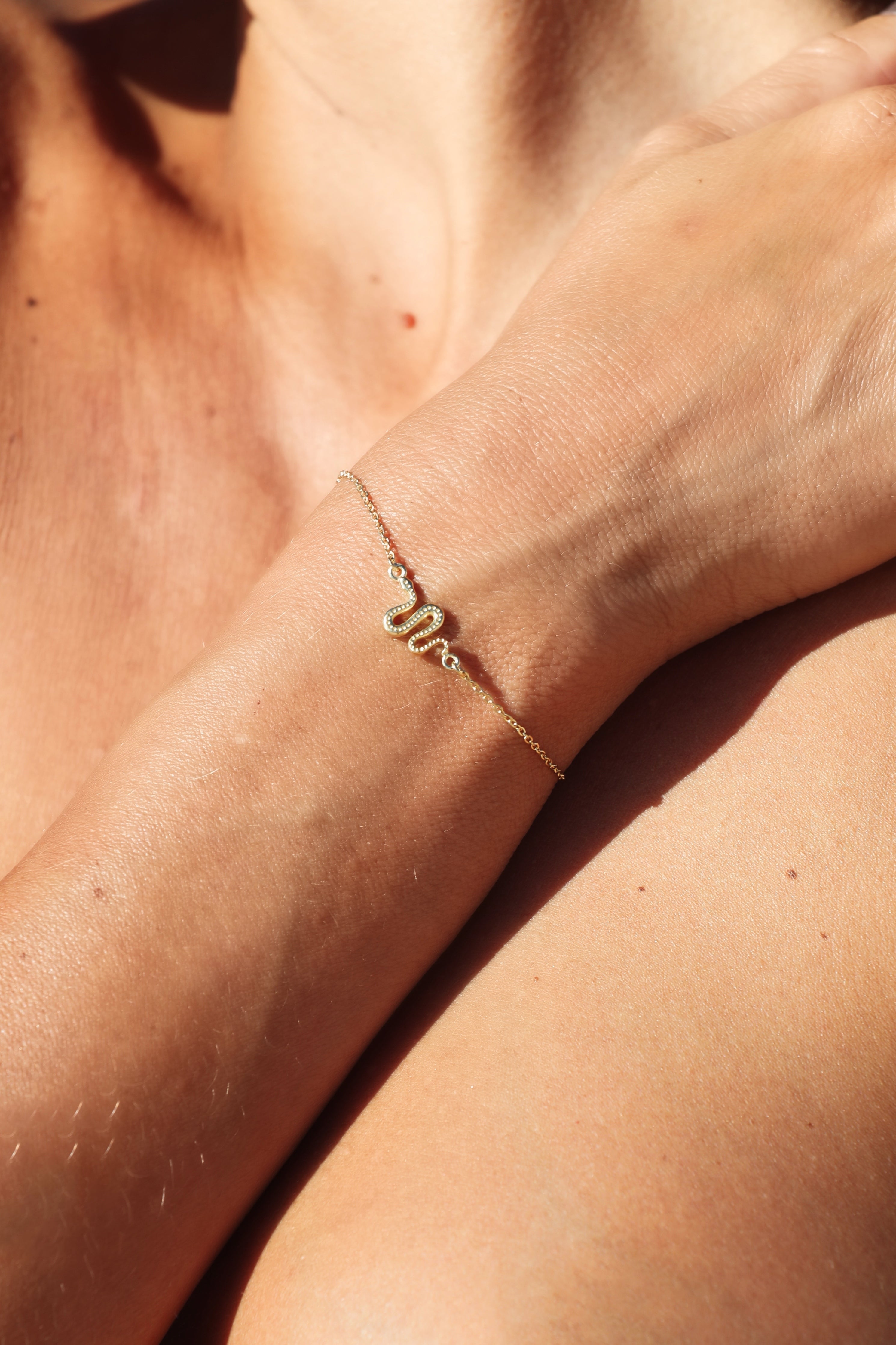 Ular serpent bracelet in sterling silver, delicate chain on the wrist