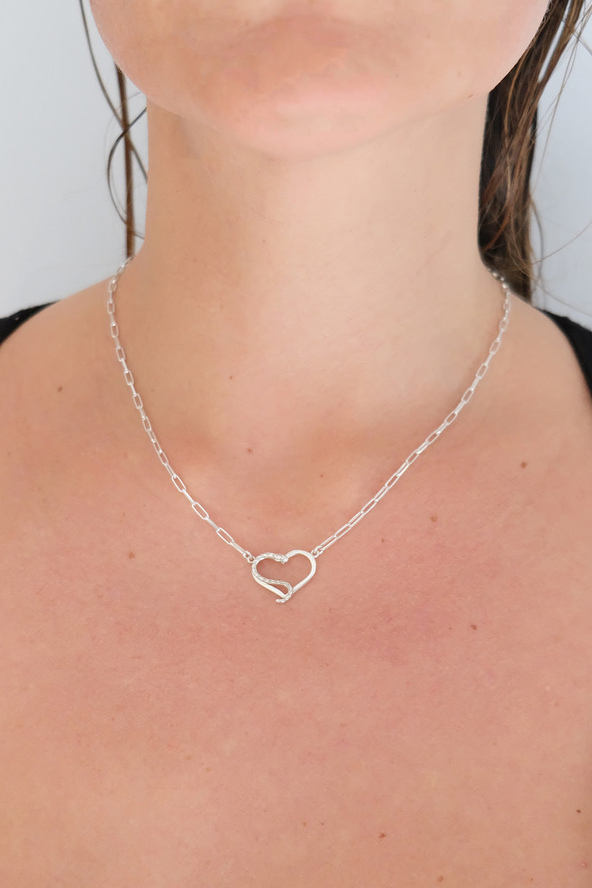 Amo necklace, close-up of the polished heart charm