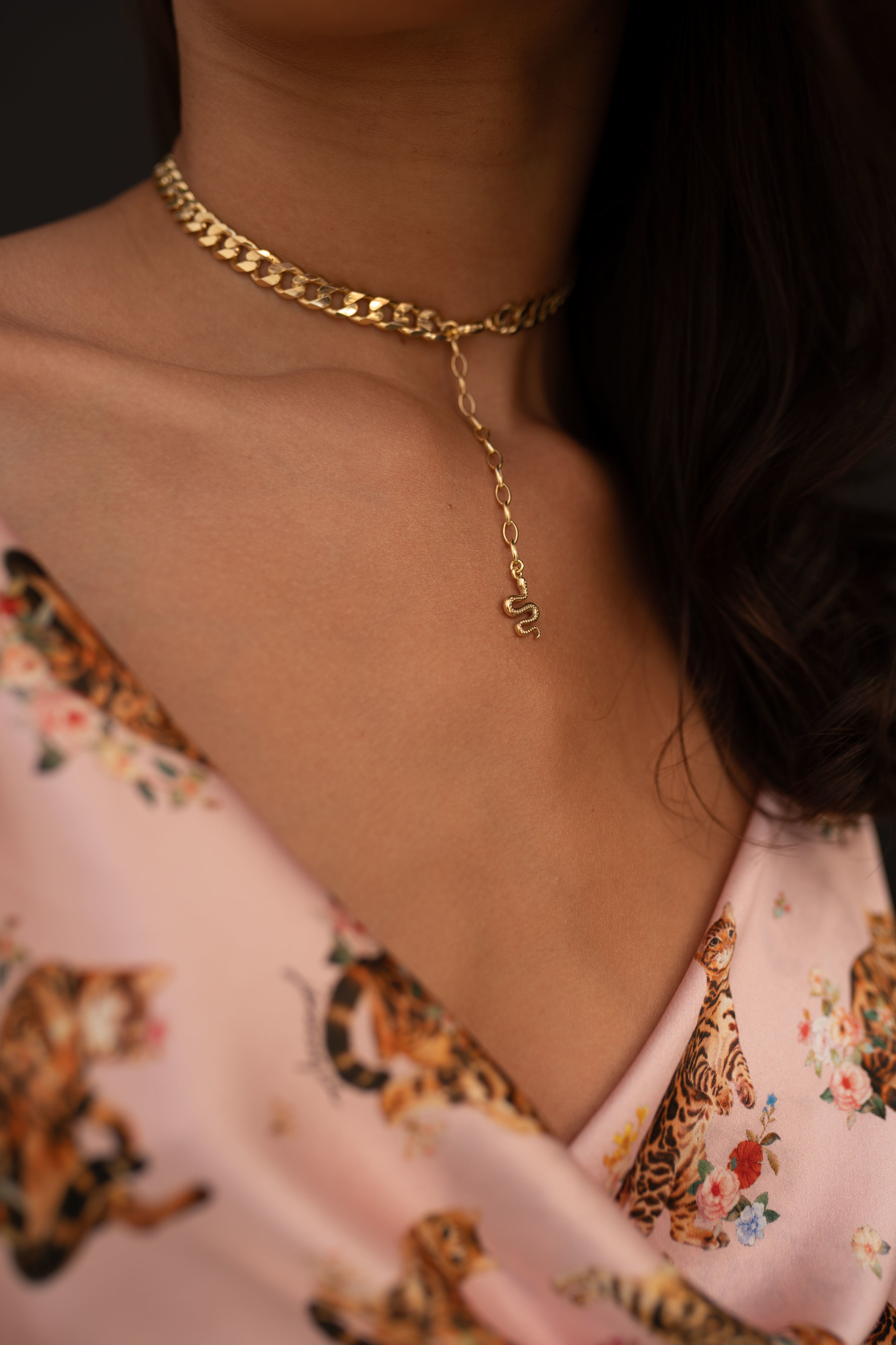 Noha choker in sterling silver, chain turned to the front for a minimal look