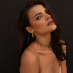 Oray choker, close-up on the neck