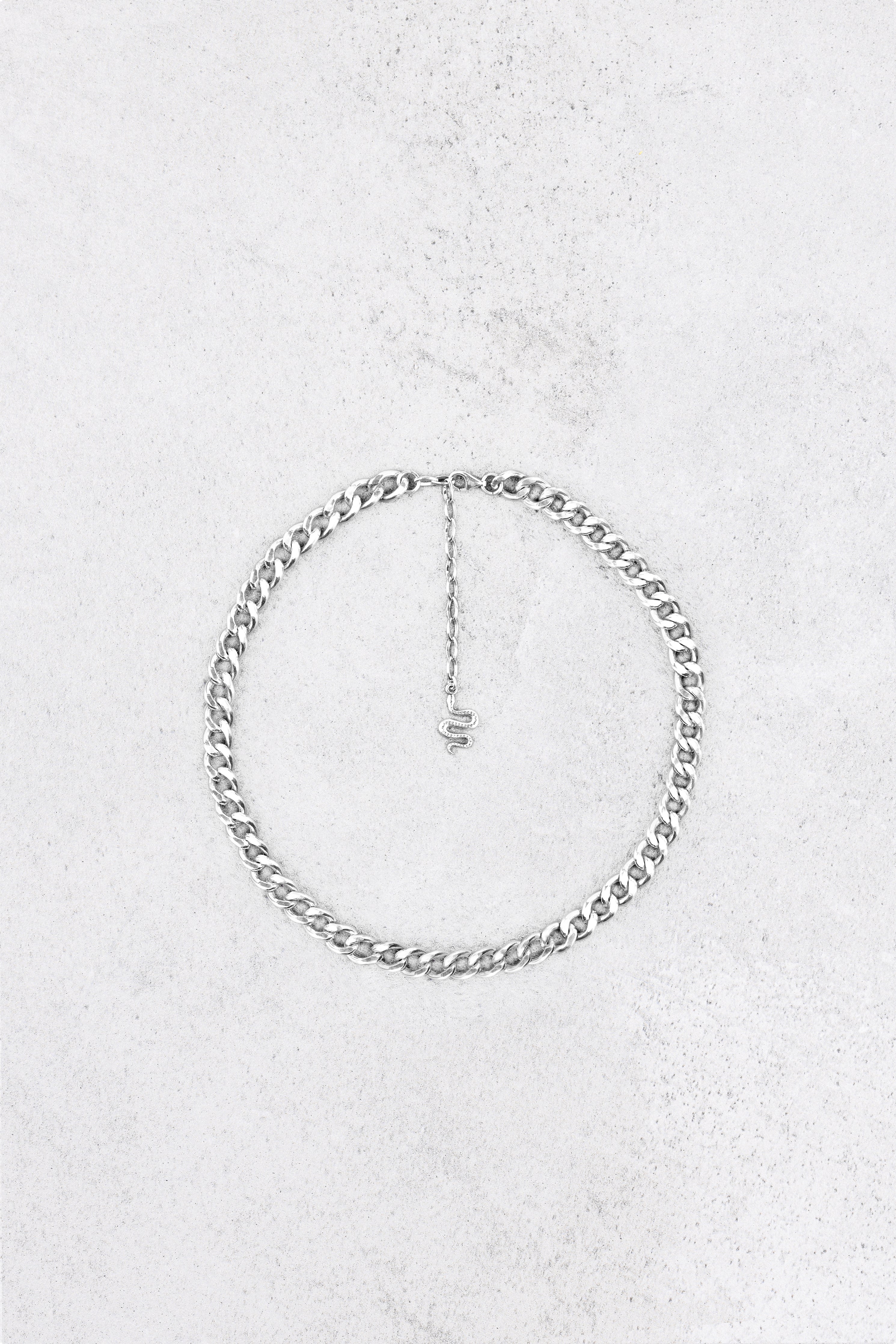 Noha choker, side profile showing the statement chain