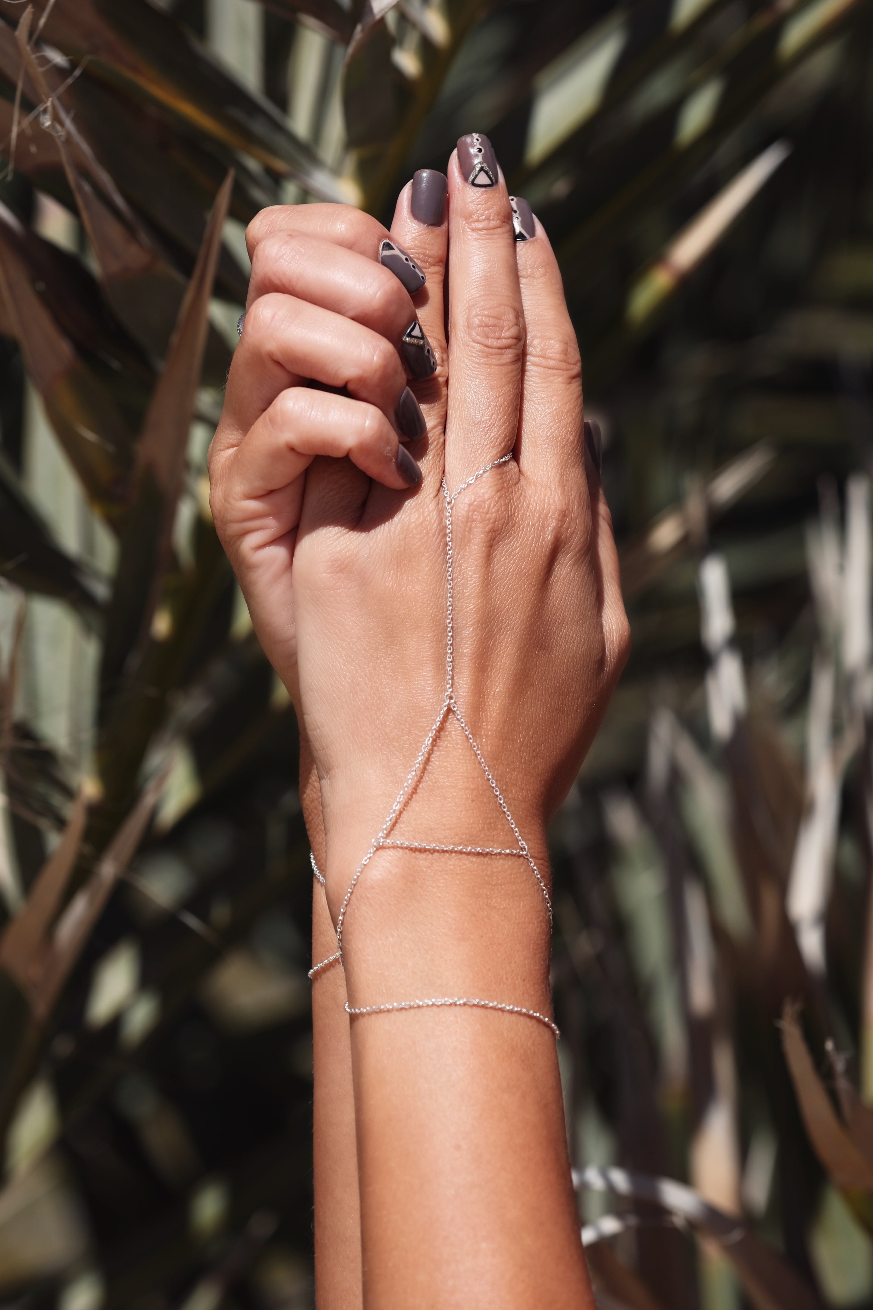 Sanje hand chain, close-up of the triangle detail